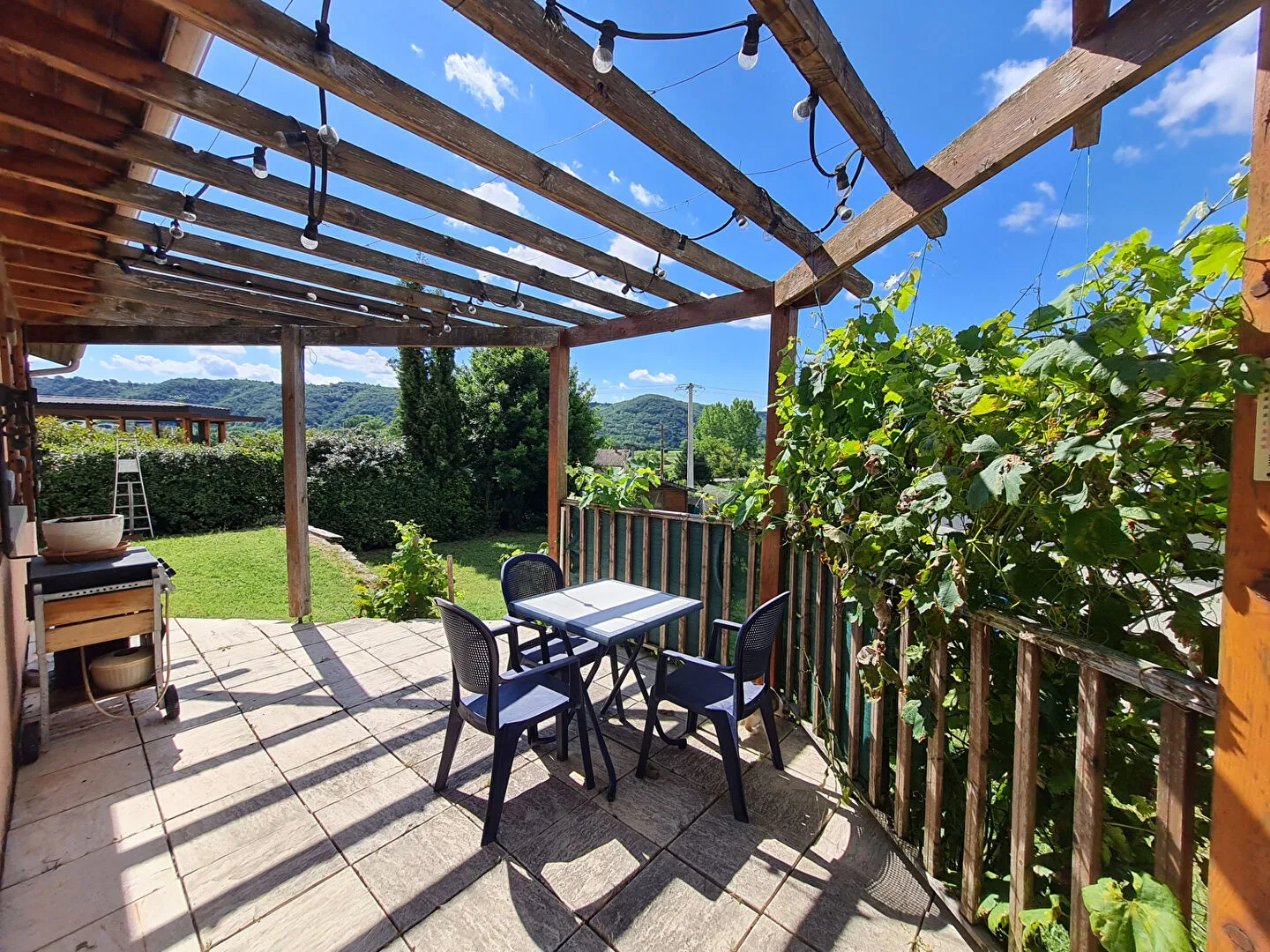 Maison à Tupin-et-Semons avec Vue sur les Côteaux 