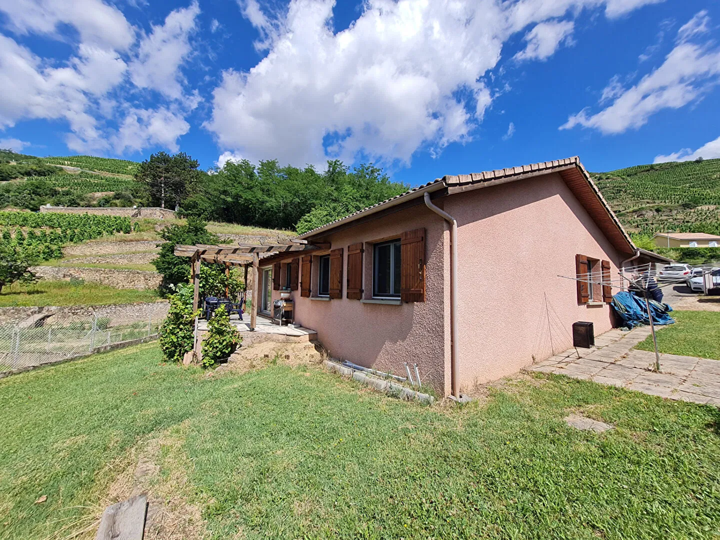 Maison à Tupin-et-Semons avec Vue sur les Côteaux 