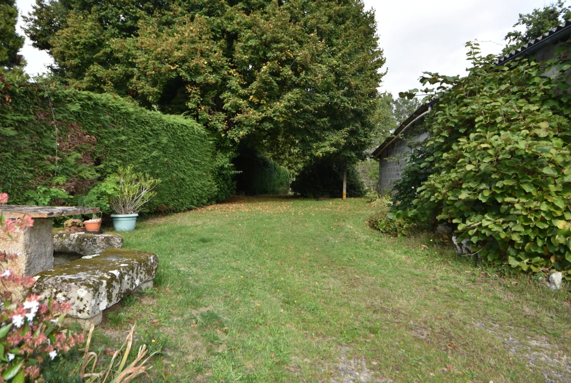 Maison en pierre à Maisonnais sur Tardoire 