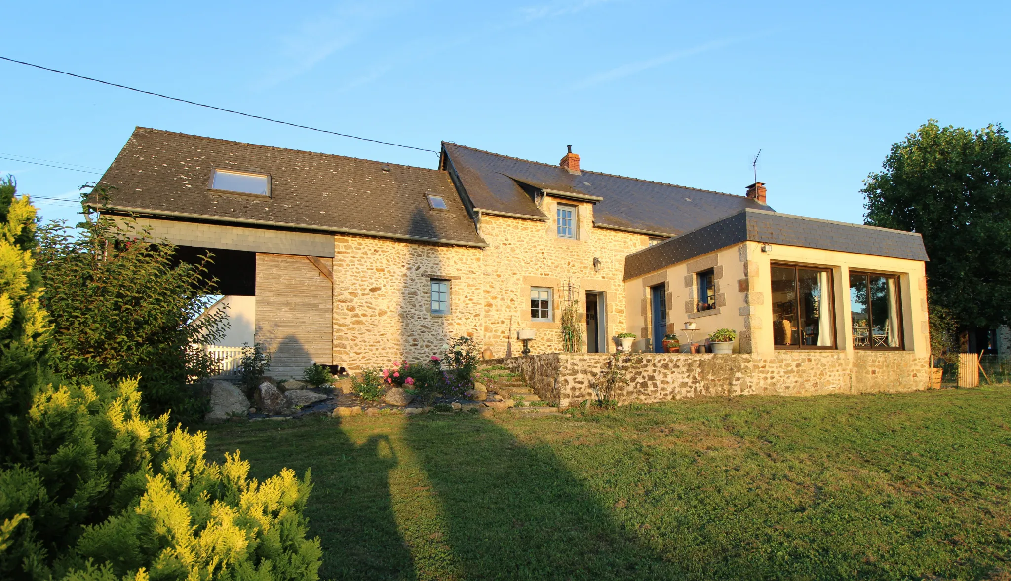 Propriété avec Parc et Maison de Caractère à SAINT-MARTIN-DE-CONNEE 