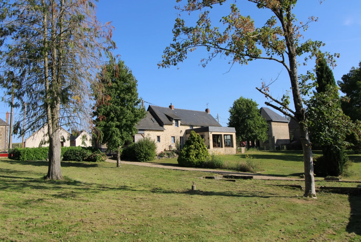 Propriété avec Parc et Maison de Caractère à SAINT-MARTIN-DE-CONNEE 