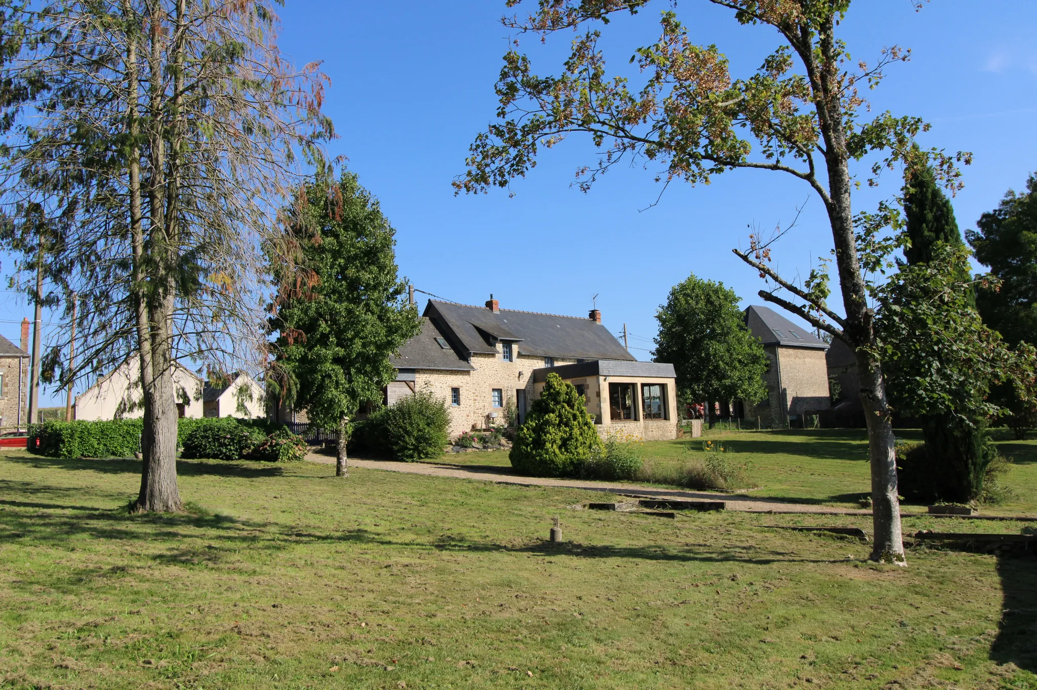 Propriété avec Parc et Maison de Caractère à SAINT-MARTIN-DE-CONNEE 