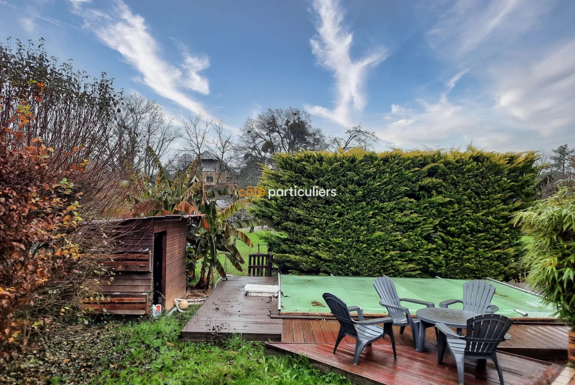 Maison individuelle à Foucherans avec véranda chauffée et piscine enterrée 