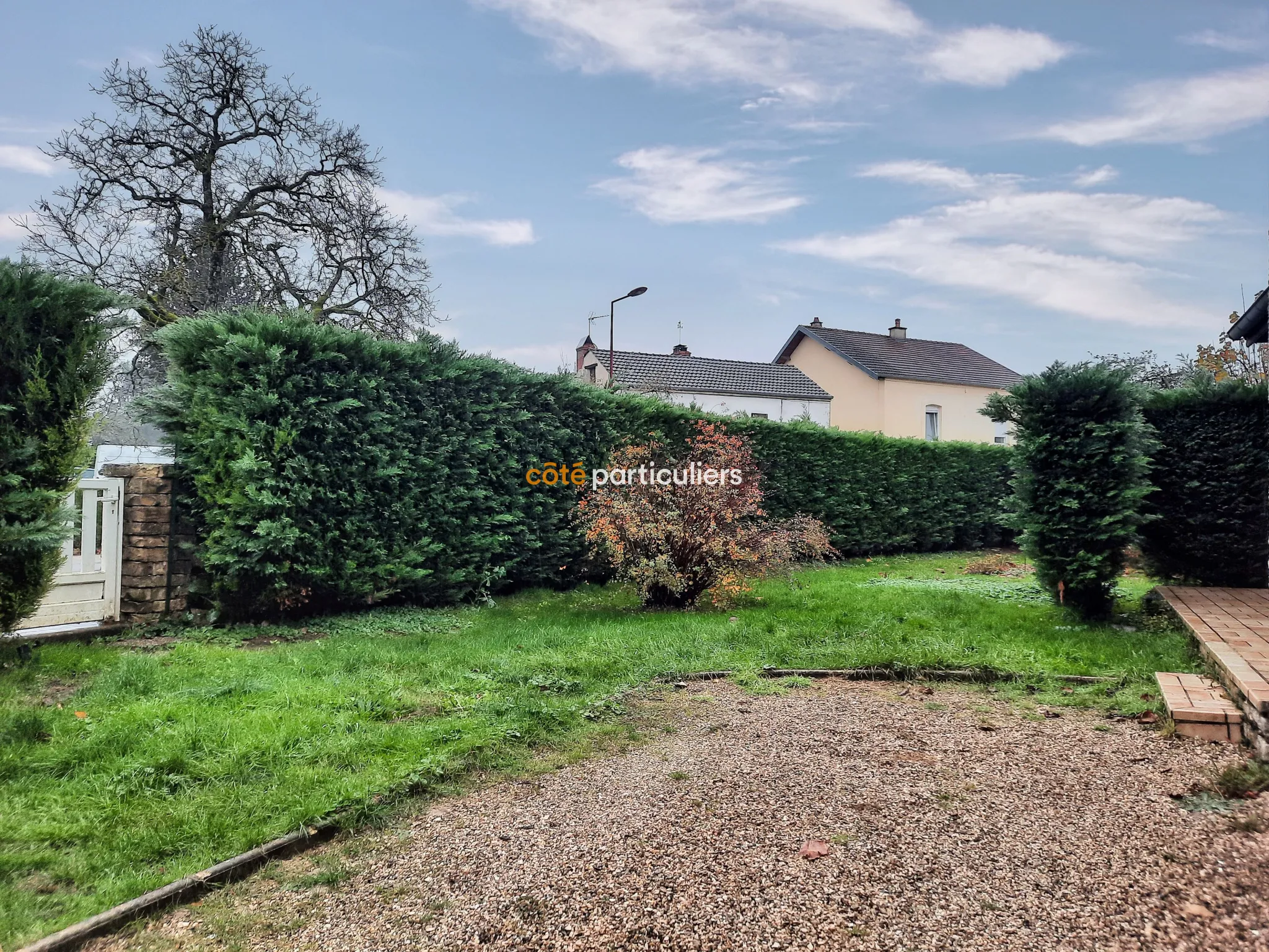 Maison individuelle à Foucherans avec véranda chauffée et piscine enterrée 