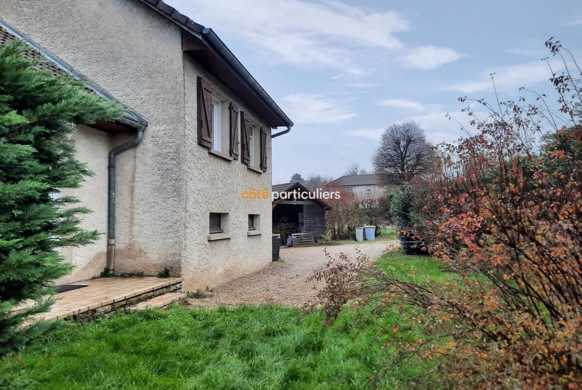 Maison individuelle à Foucherans avec véranda chauffée et piscine enterrée 