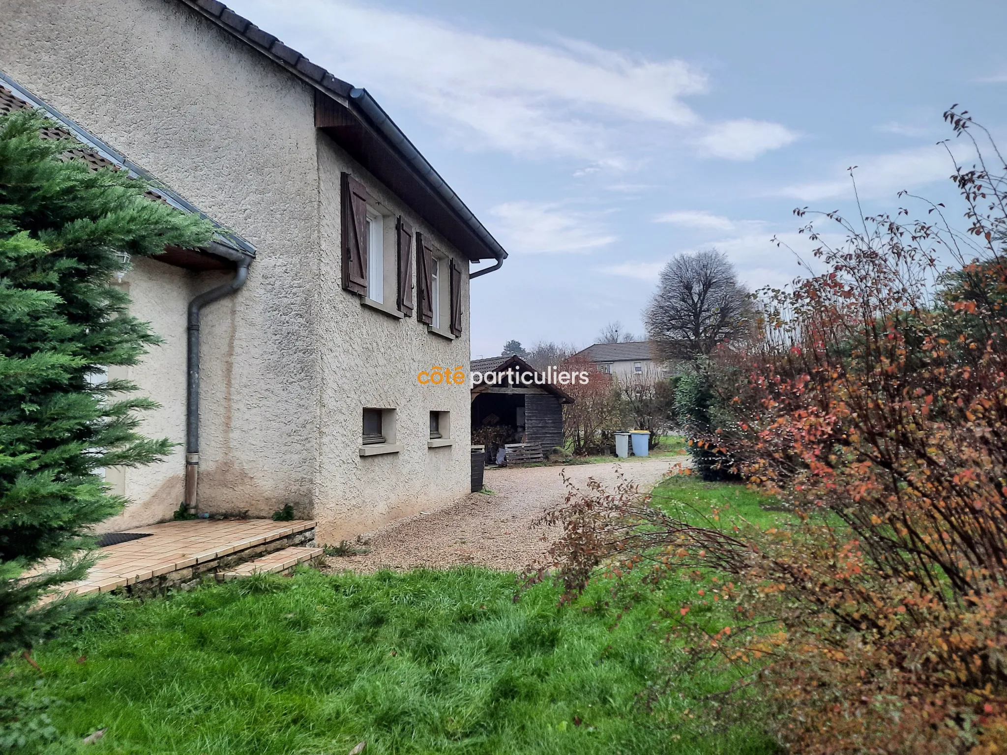 Maison individuelle à Foucherans avec véranda chauffée et piscine enterrée 