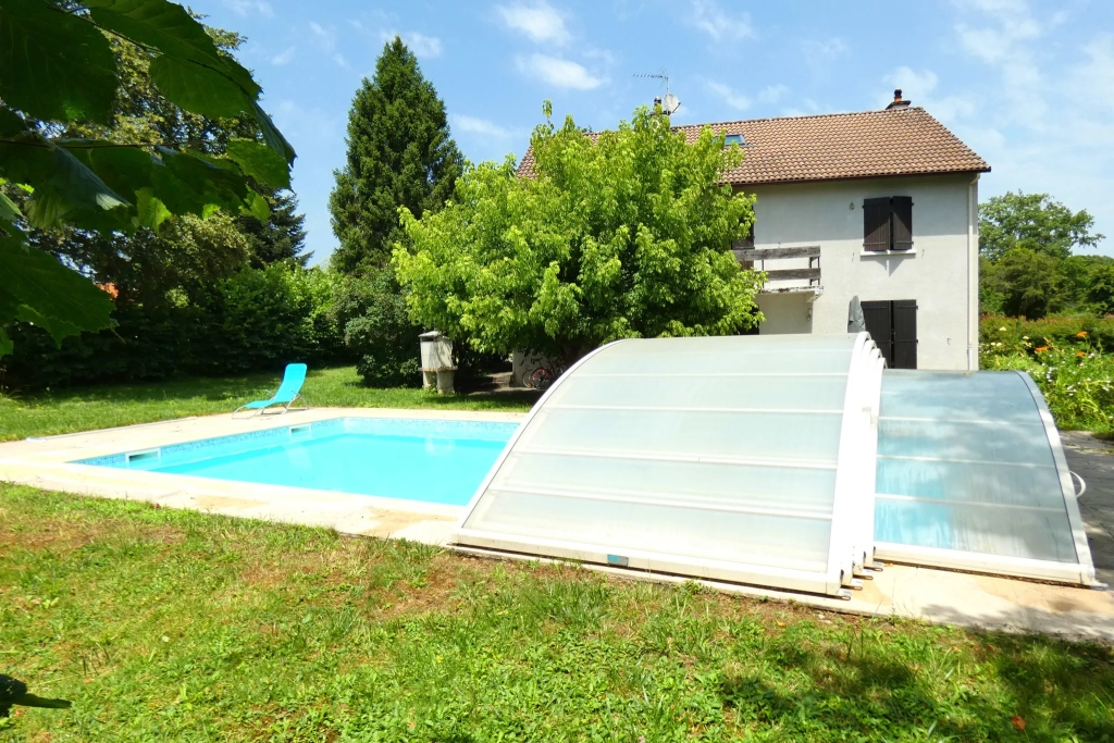 Belle Maison à Aurillac avec 6 Chambres et Piscine