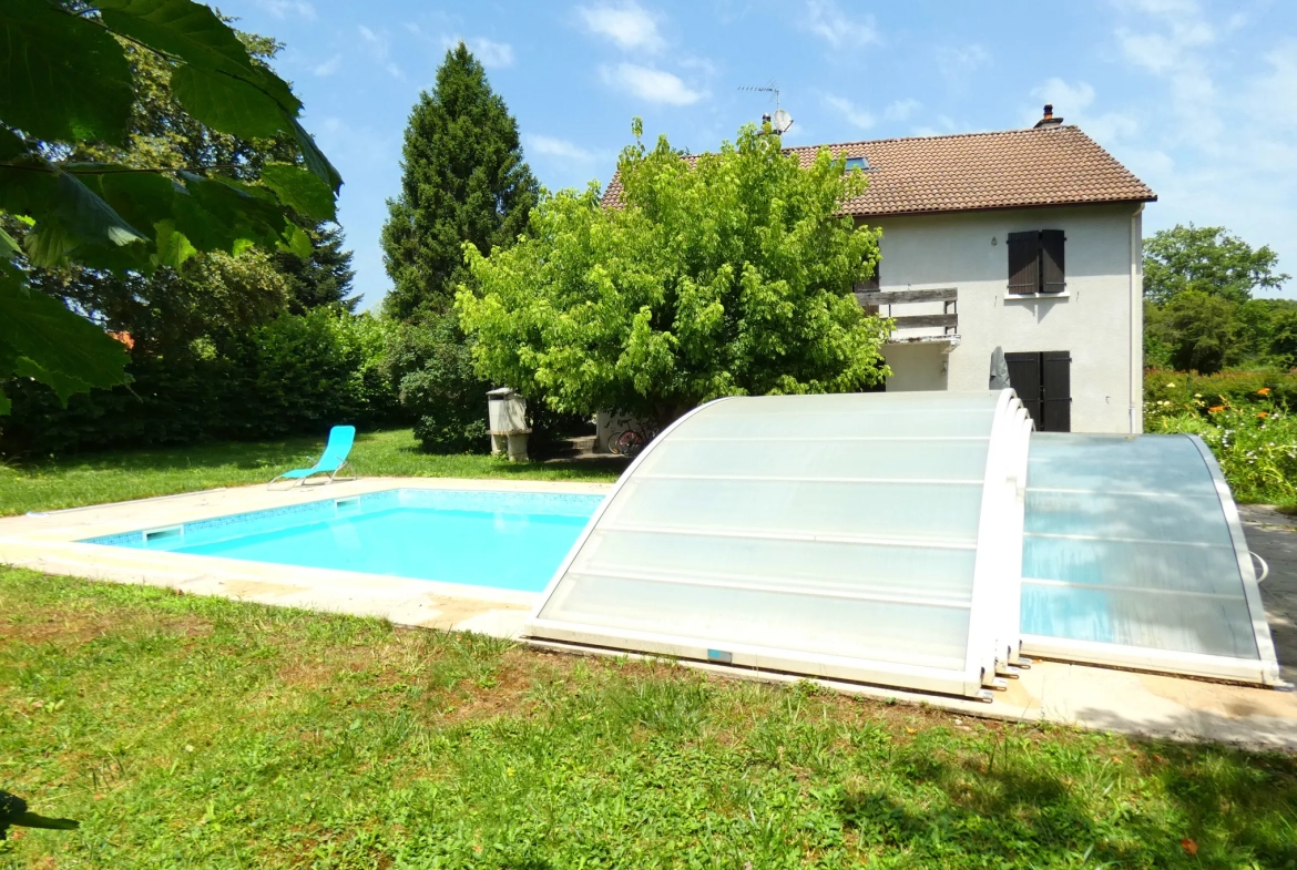 Belle Maison à Aurillac avec 6 Chambres et Piscine 