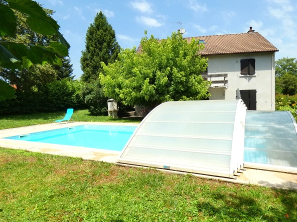 Belle Maison à Aurillac avec 6 Chambres et Piscine