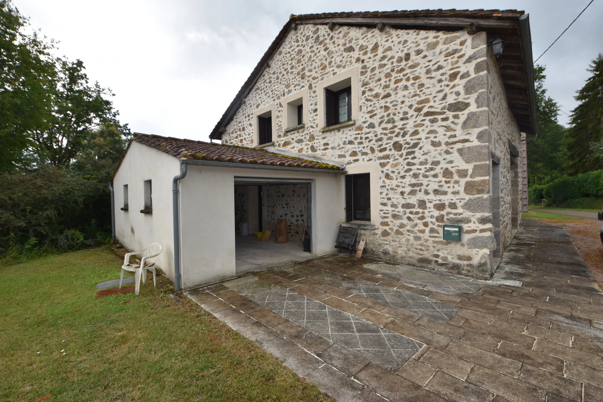 Ancienne grange rénovée au cœur d'un hameau 