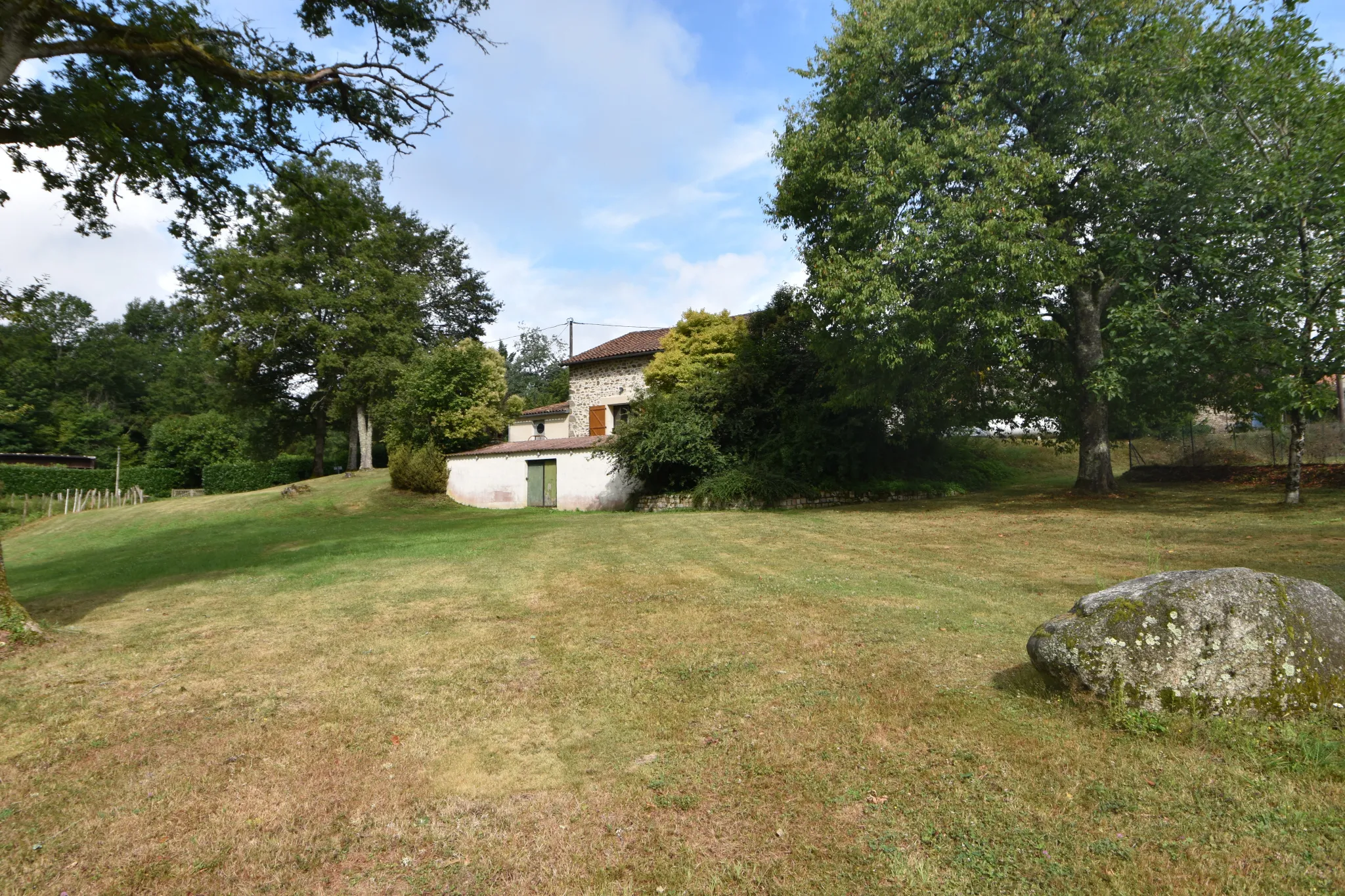 Ancienne grange rénovée au cœur d'un hameau 