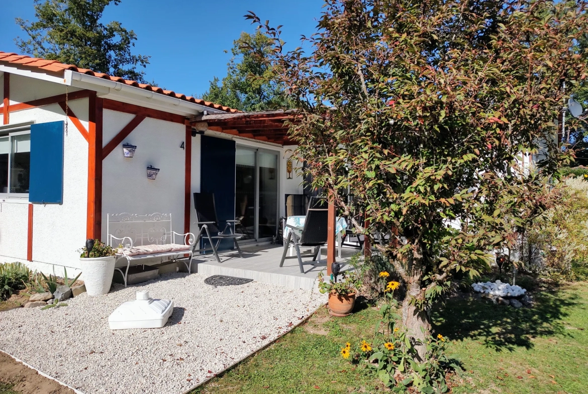 Pavillon de plain-pied au Village Le Chat avec vue sur l'étang 