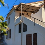 Maison traditionnelle au calme dans un écrin de verdure avec jardin et garage