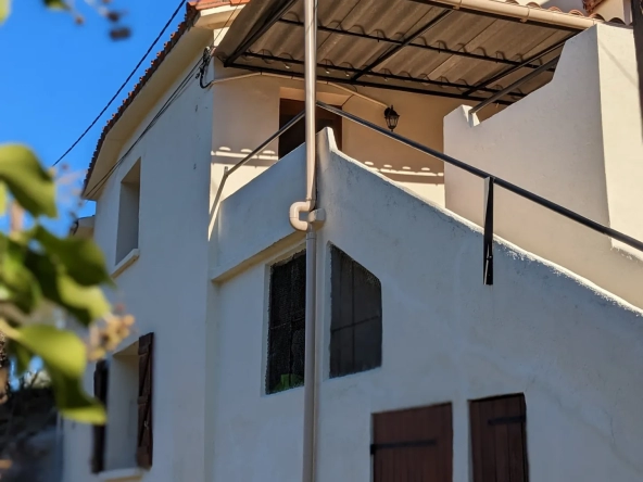 Maison traditionnelle au calme dans un écrin de verdure avec jardin et garage