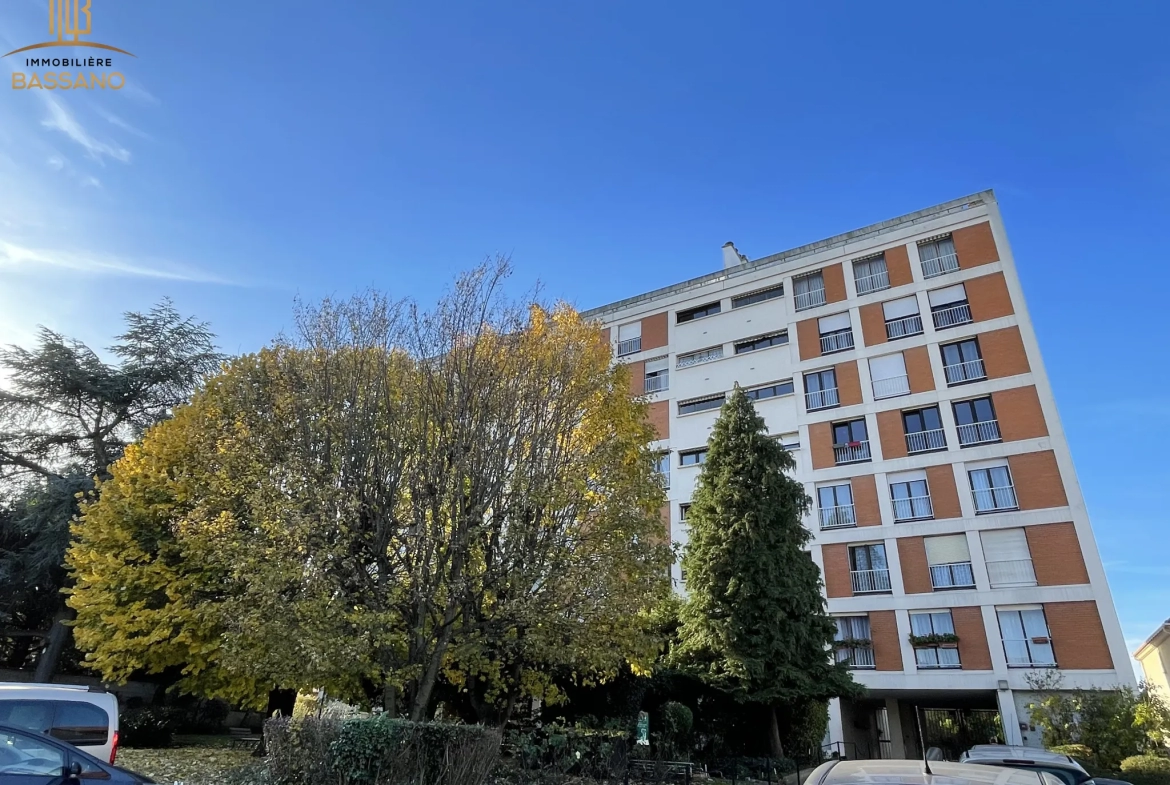 Appartement T3 à Bondy avec Balcon et Garage à Vendre 