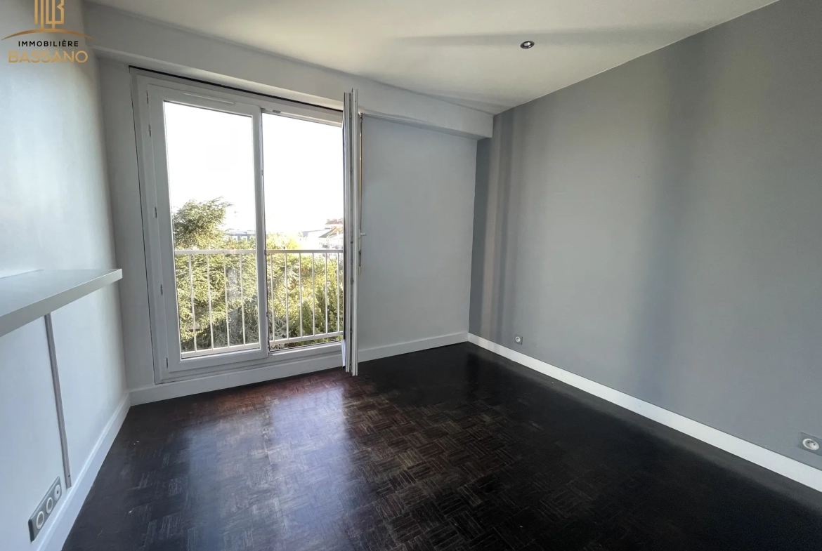 Appartement T3 à Bondy avec Balcon et Garage à Vendre 