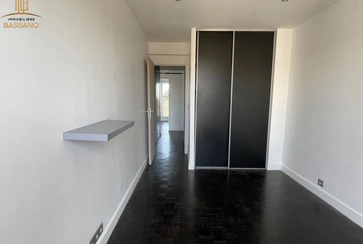 Appartement T3 à Bondy avec Balcon et Garage à Vendre 