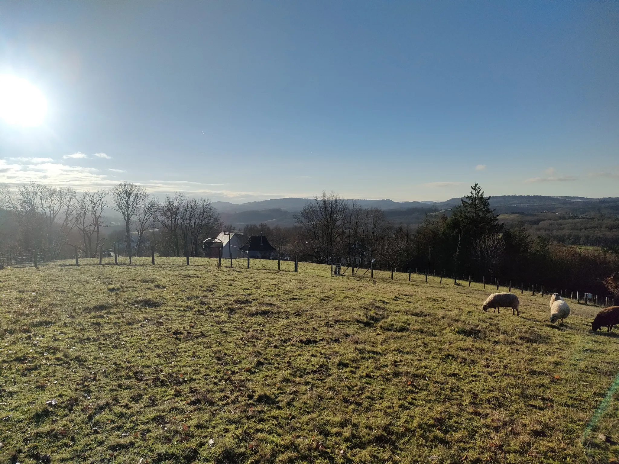 Terrain de 1966 m2 à Juillac avec vue magnifique 