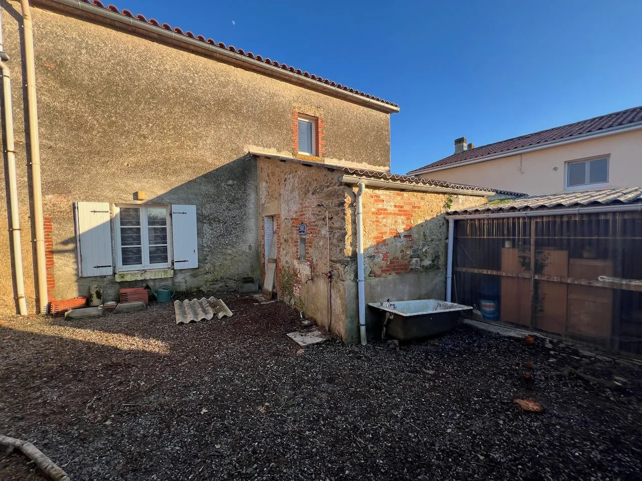 Maison à Cheffois avec possibilité d'extension et garage 