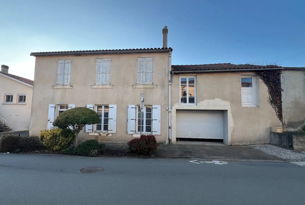 Maison à Cheffois avec possibilité d'extension et garage 