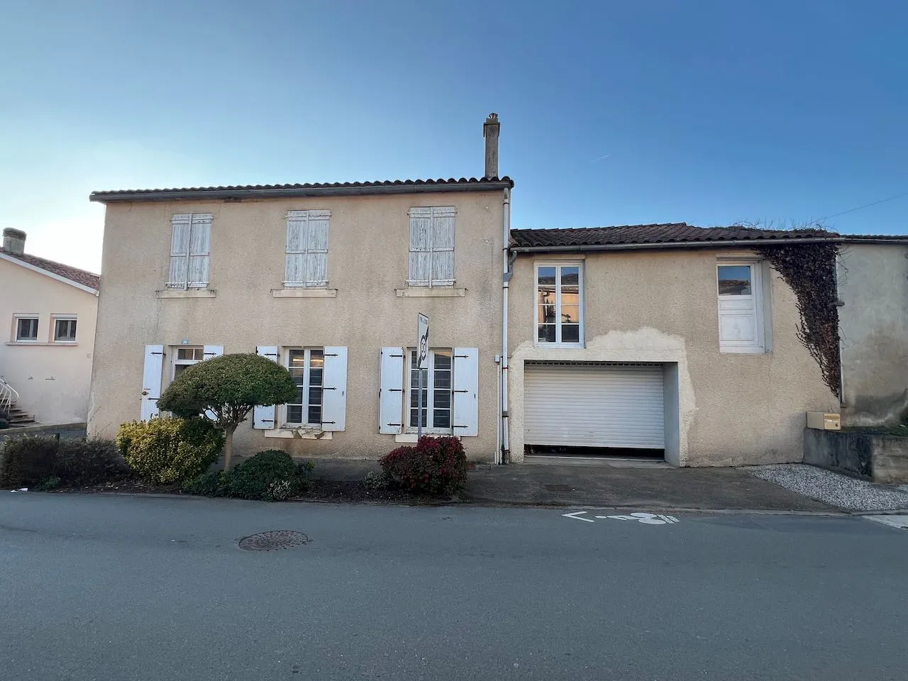 Maison à Cheffois avec possibilité d'extension et garage 