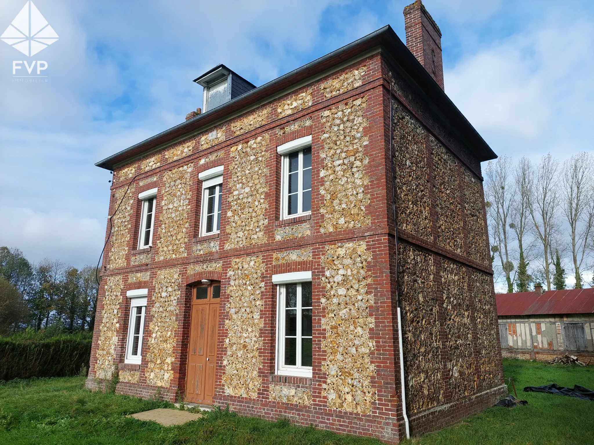 Clos masure sur 2.7 hectares avec dépendances à vendre à Yvetot 