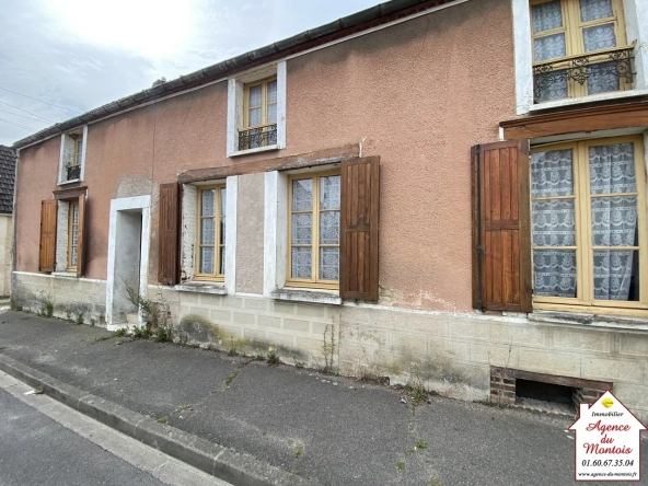 Maison de bourg à rénover entièrement - Région Provins