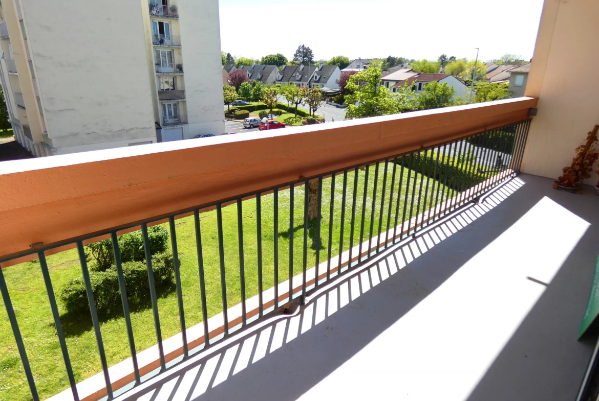 Appartement T3 Rénové avec Balcon et Garage à Aurillac 