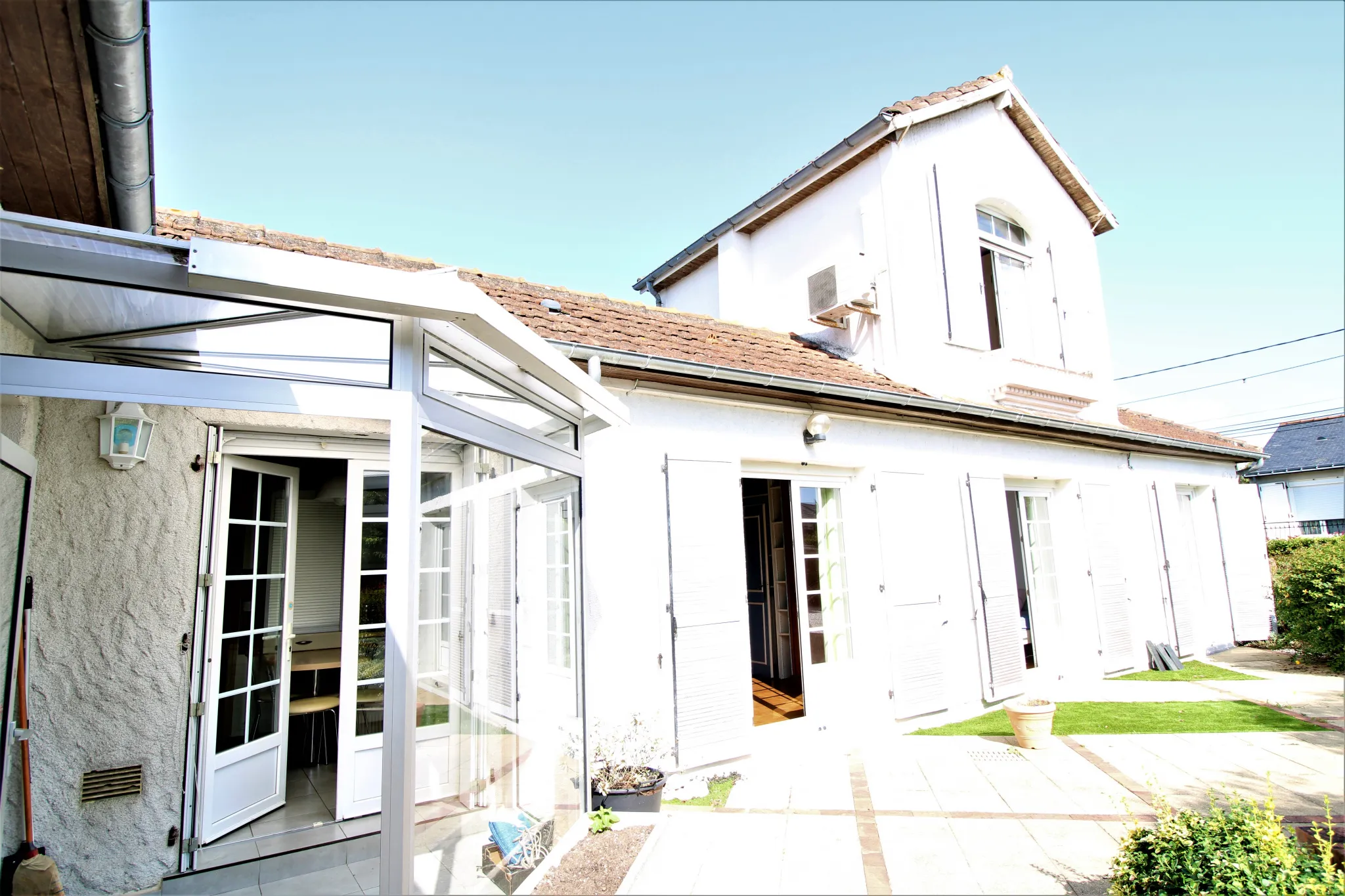 Maison Années 30 avec Garage/Atelier et Terrain Constructible à Angers 