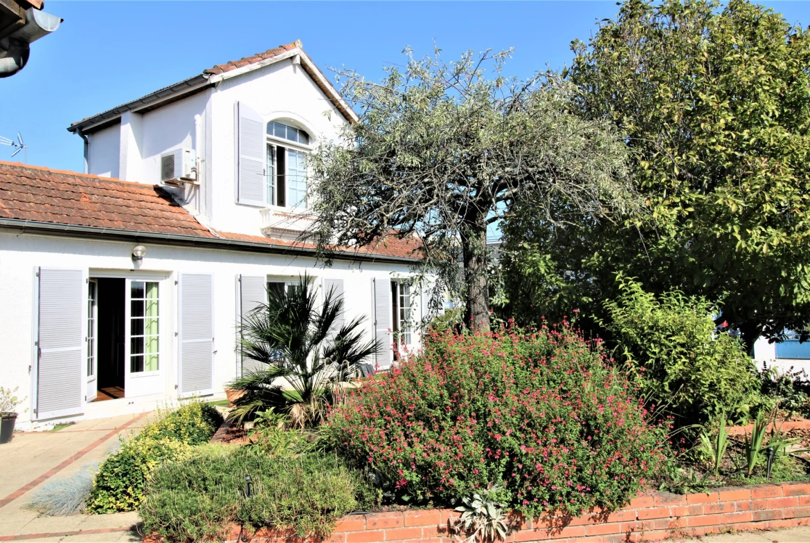 Maison Années 30 avec Garage/Atelier et Terrain Constructible à Angers 