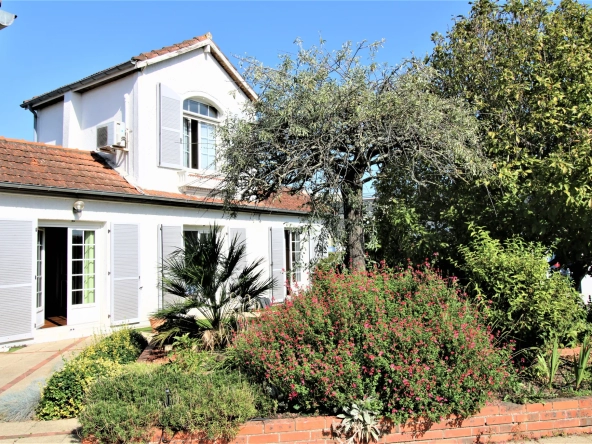 Maison Années 30 avec Garage/Atelier et Terrain Constructible à Angers