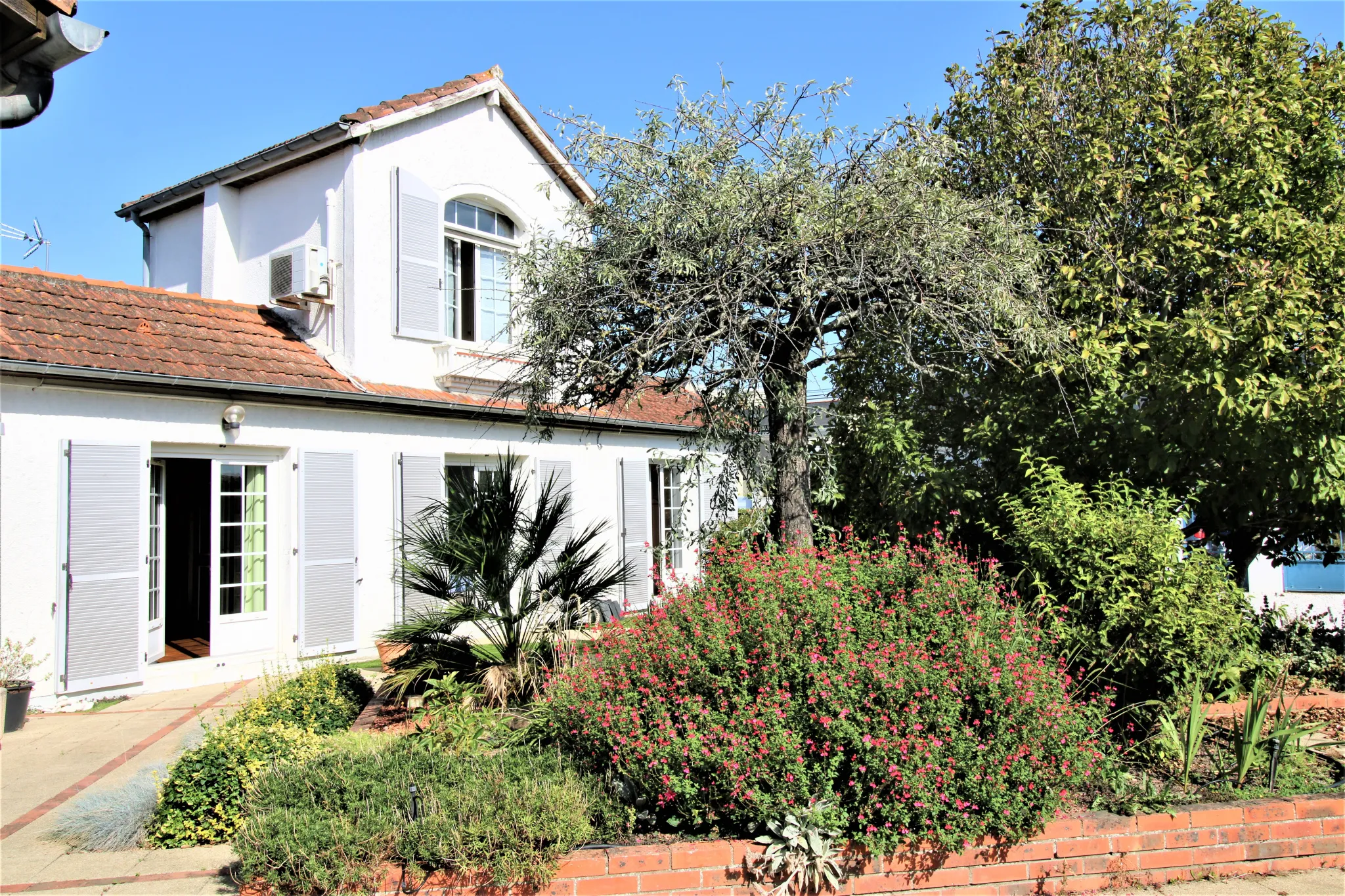 Maison Années 30 avec Garage/Atelier et Terrain Constructible à Angers 