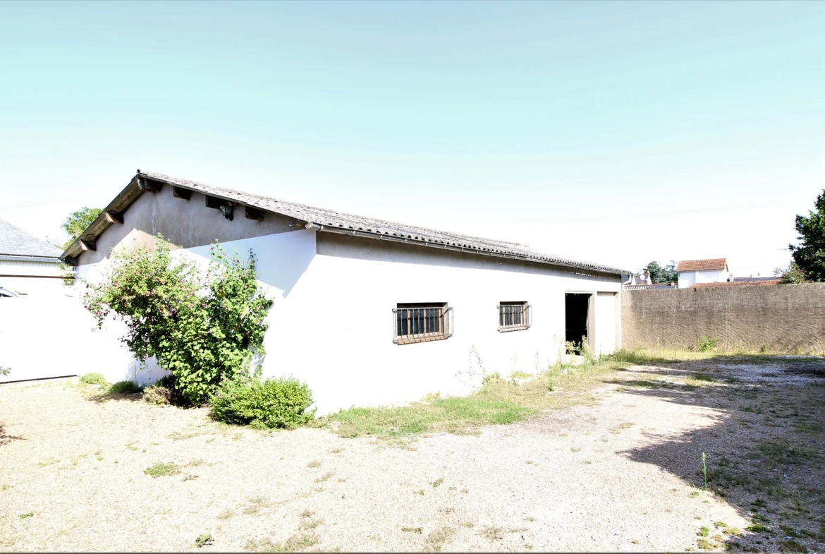 Maison Années 30 avec Garage/Atelier et Terrain Constructible à Angers 