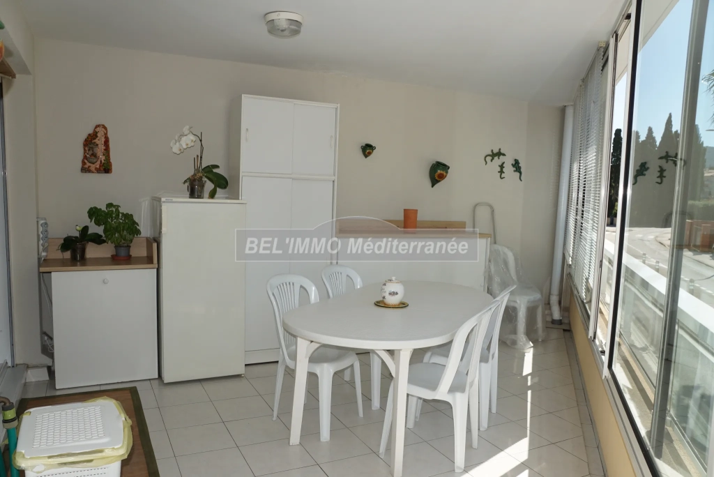 Appartement 2 pièces avec loggia fermée et garage à Cavalaire-sur-Mer