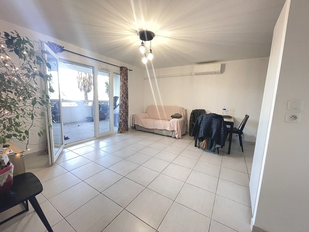 Bel appartement 2 pièces avec terrasse et parkings à Agde