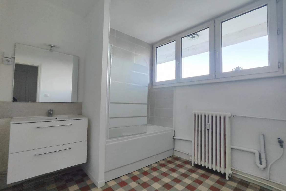 Appartement 73m2 à vendre à Lille - 2 chambres, balcon et parking 