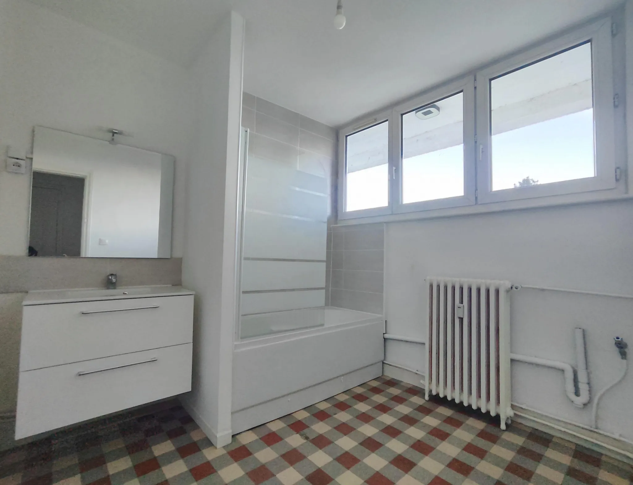 Appartement 73m2 à vendre à Lille - 2 chambres, balcon et parking 