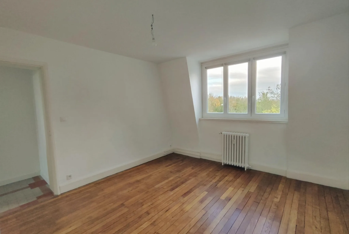 Appartement 73m2 à vendre à Lille - 2 chambres, balcon et parking 