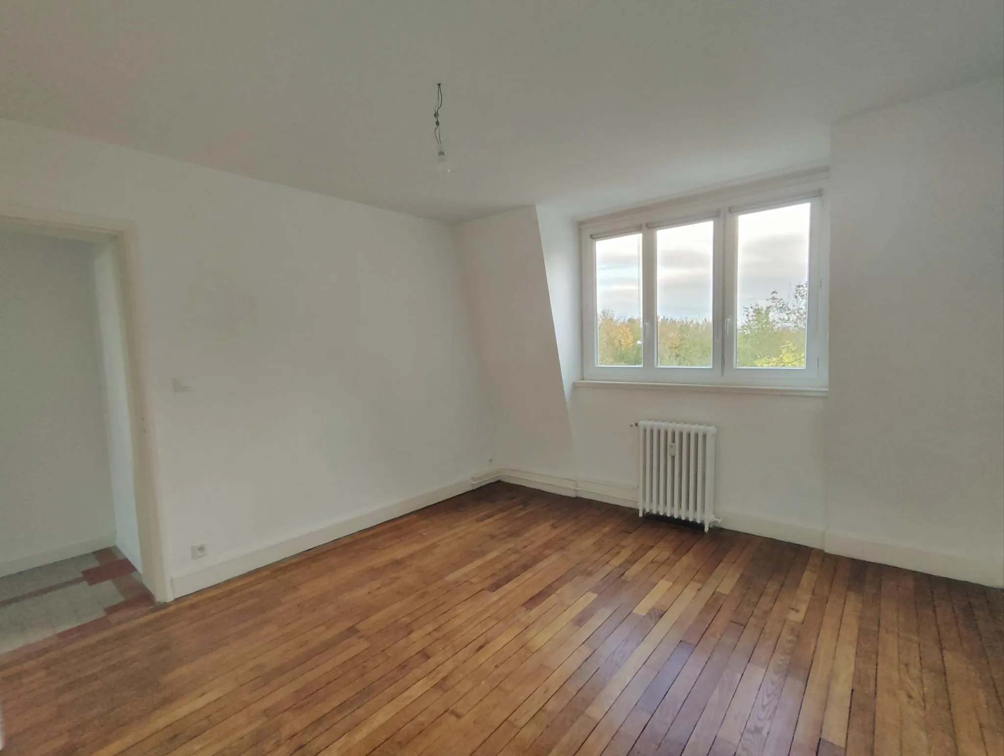 Appartement 73m2 à vendre à Lille - 2 chambres, balcon et parking 