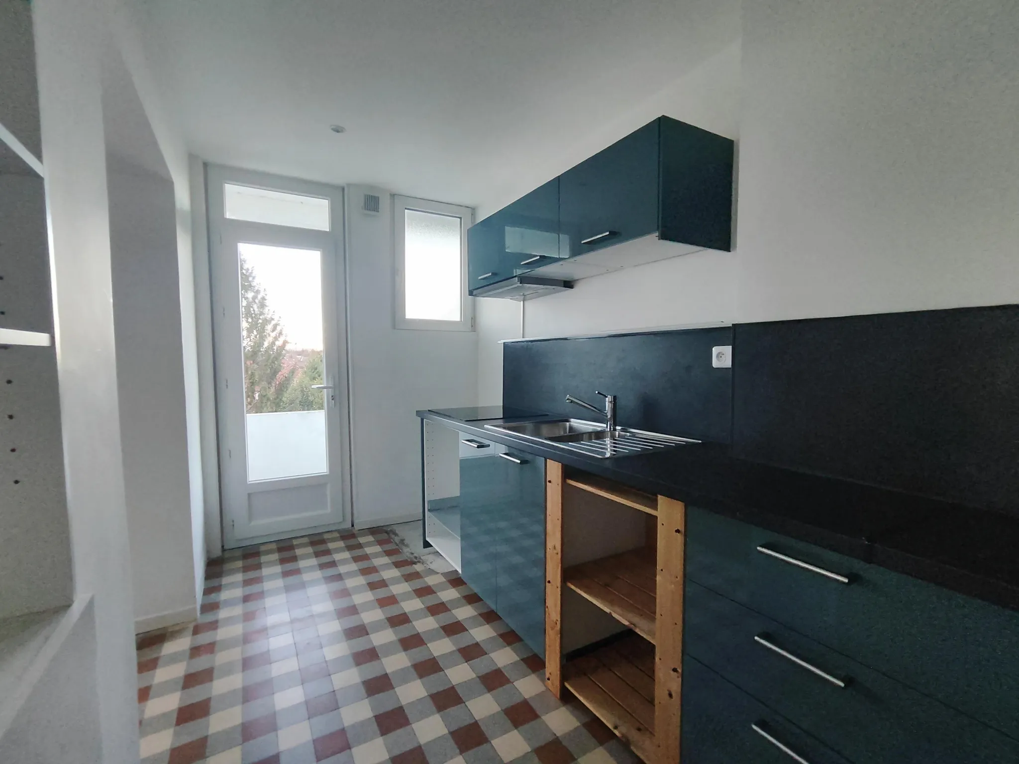 Appartement 73m2 à vendre à Lille - 2 chambres, balcon et parking 