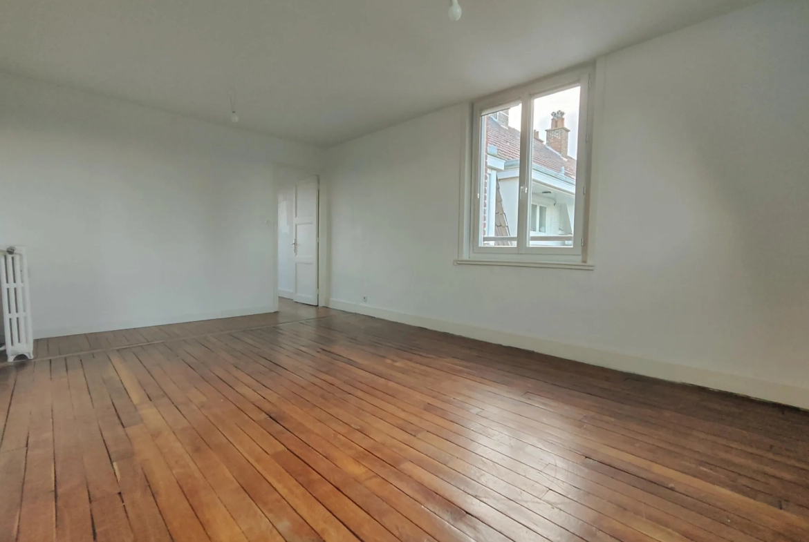 Appartement 73m2 à vendre à Lille - 2 chambres, balcon et parking 