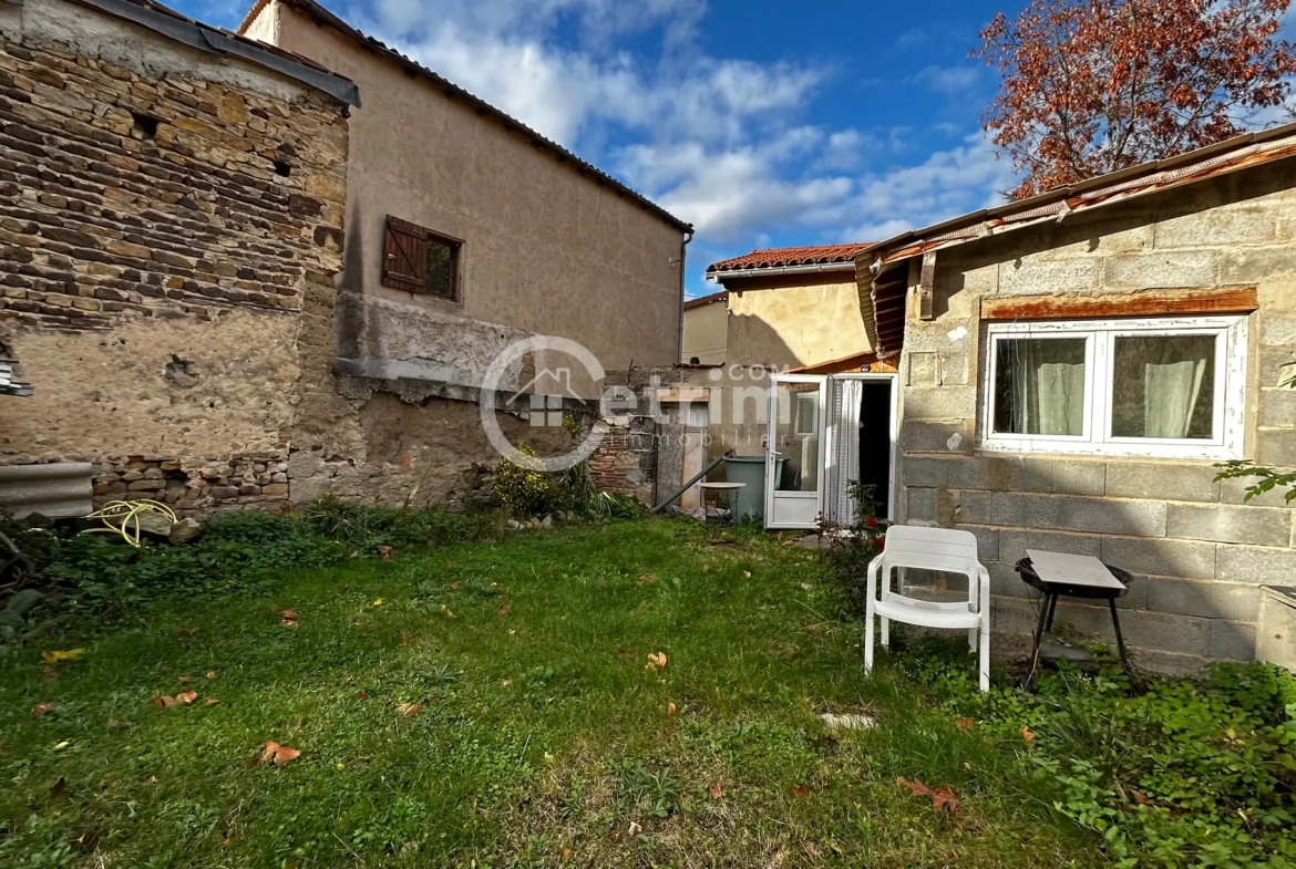 Belle maison en pierres avec jardin à LEZOUX 63190 