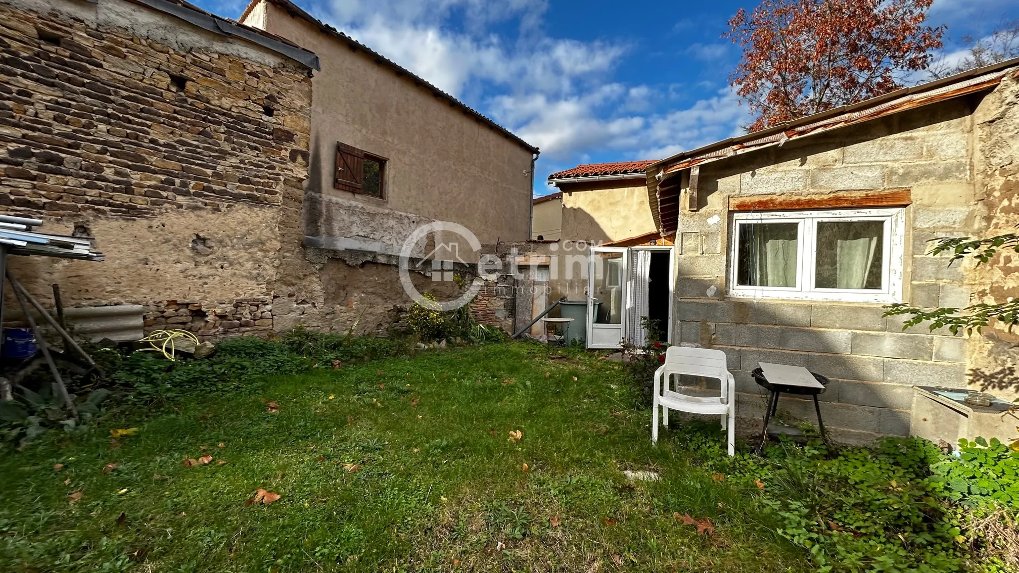 Belle maison en pierres avec jardin à LEZOUX 63190 