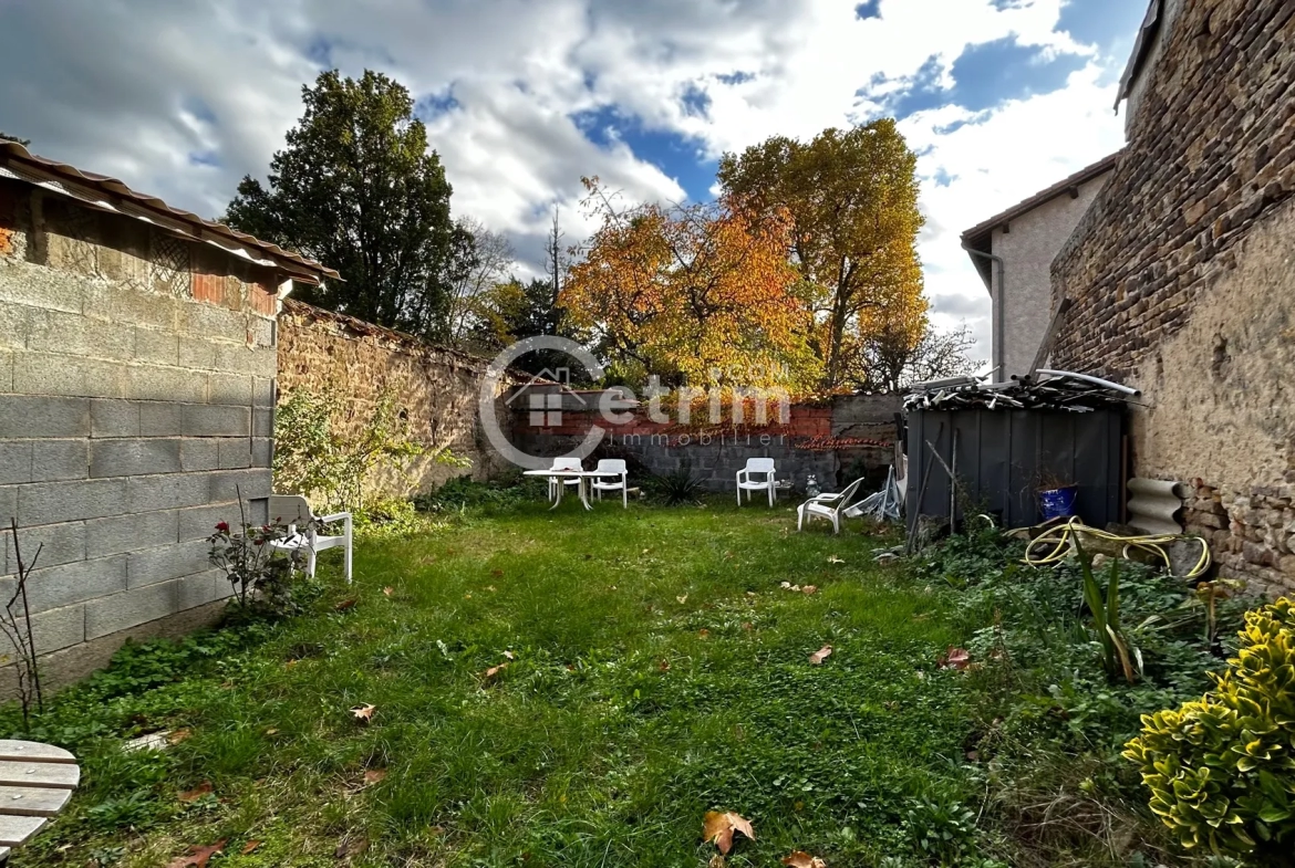 Belle maison en pierres avec jardin à LEZOUX 63190 