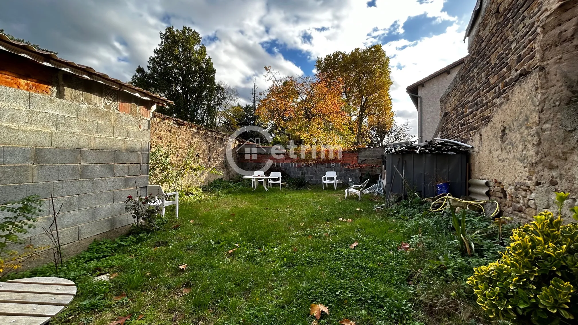 Belle maison en pierres avec jardin à LEZOUX 63190 