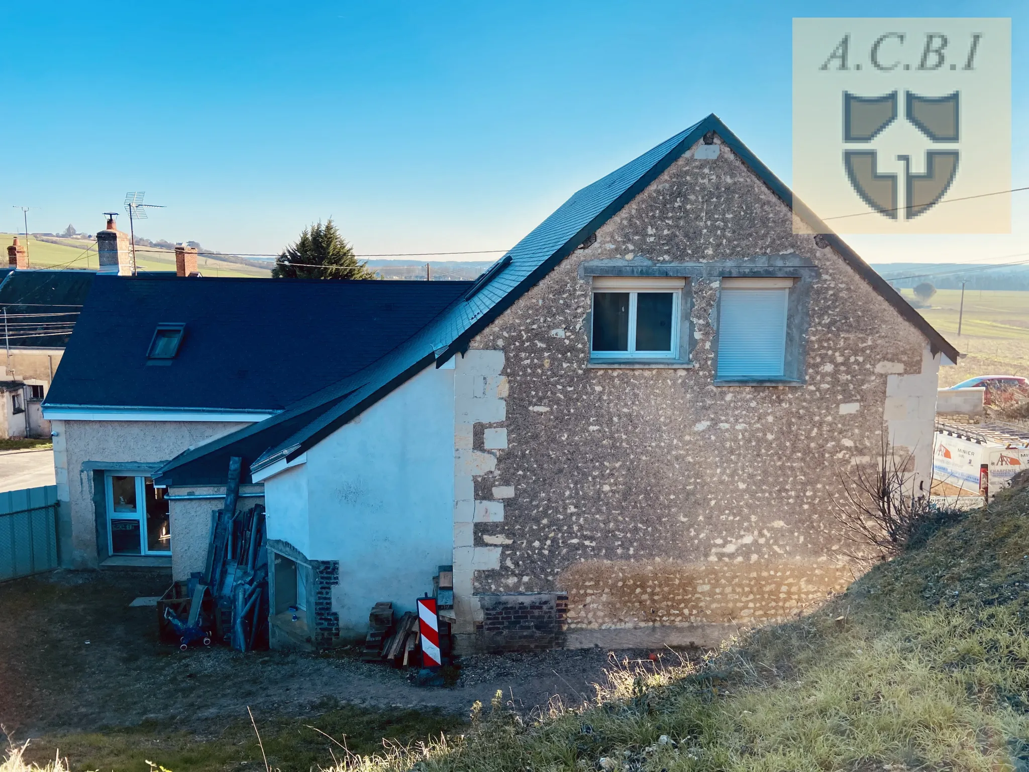 Maison en pierre de tuffeau rénovée aux portes de Troo 