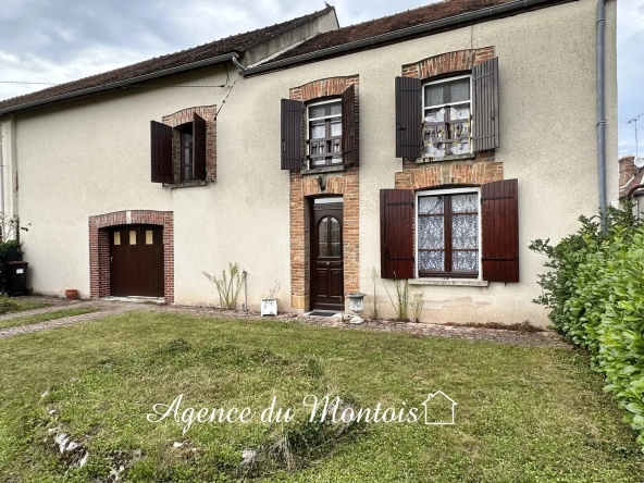 Maison rénovée avec jardin à Longueville