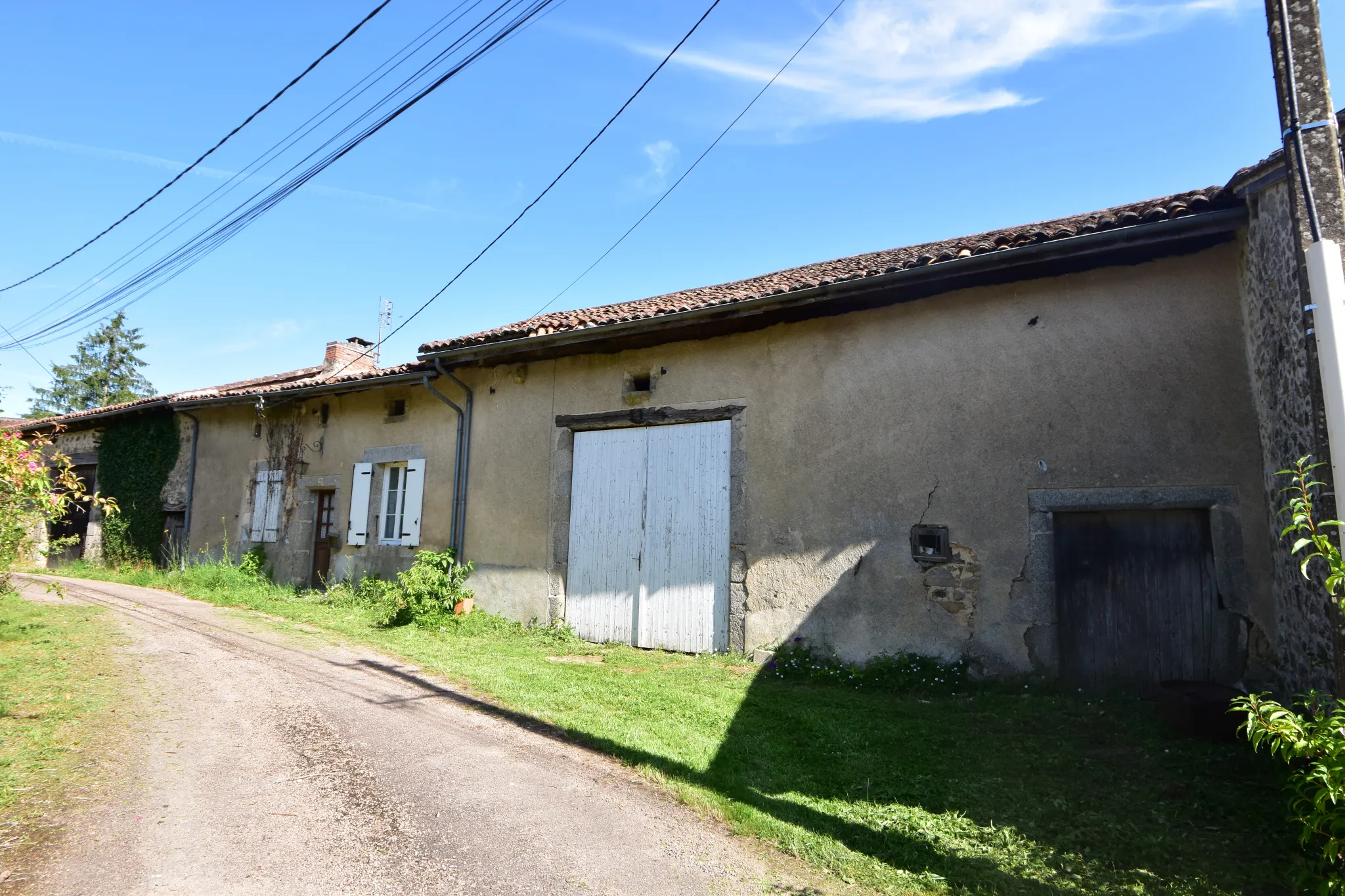 Maison de Village à Rénover avec Grange - Busserolles 