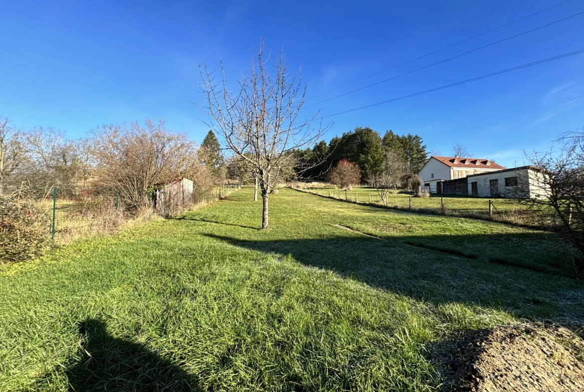 Maison Lumineuse avec Vue Magnifique et Garage à Cusset 