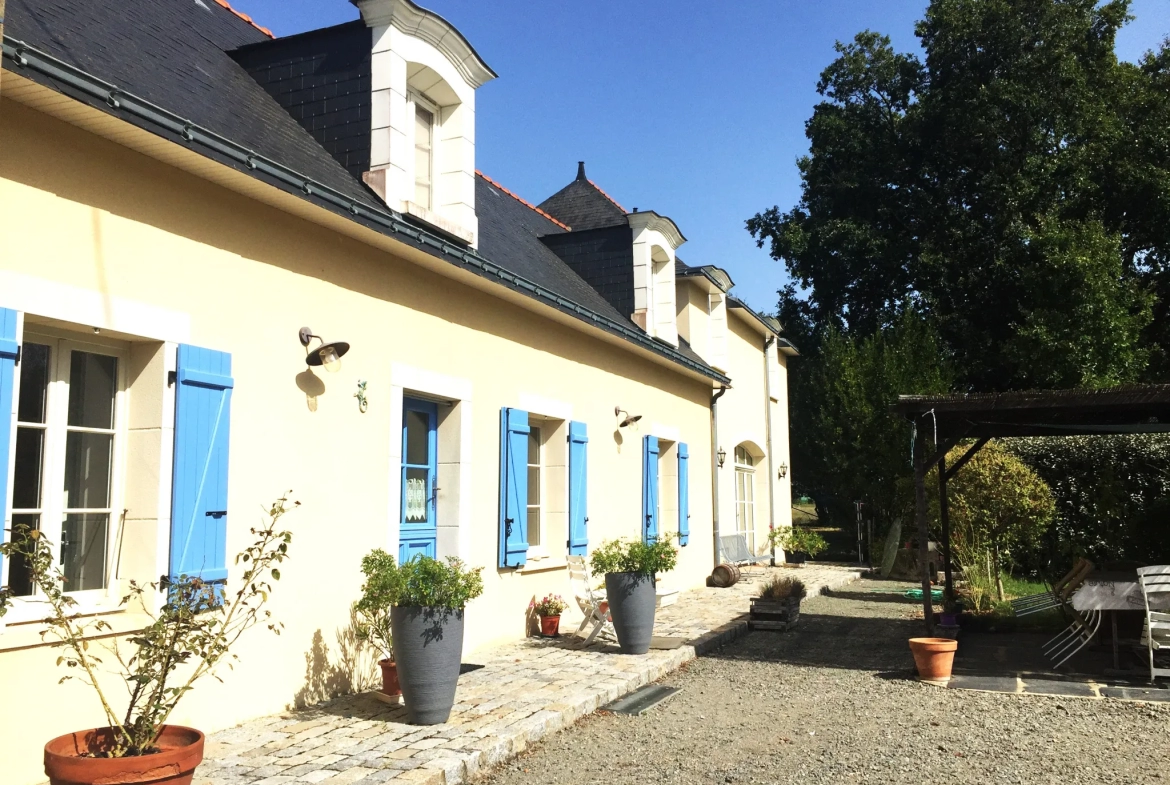 Maison Rénovée au Plessis-Grammoire avec Terrain 31988 m2 